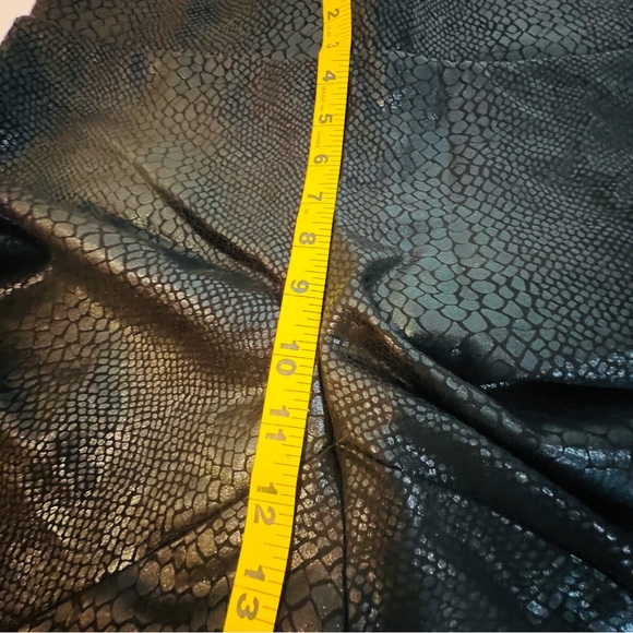 Torrid Black Metallic Snakeskin Skinny Ankle Length Leggings Womens Plus Size 1X - Picture 10 of 12
